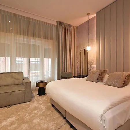 Novallure Downtown - Short * The Hague