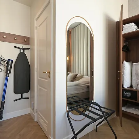 Novallure Downtown - Short * The Hague
