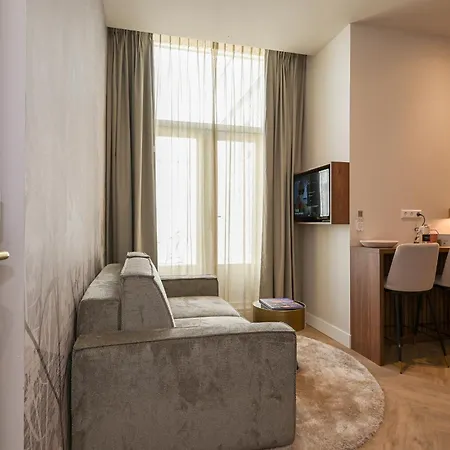 Novallure Downtown - Short * The Hague