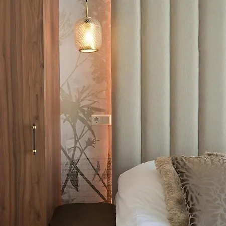 Novallure Downtown - Short 3*