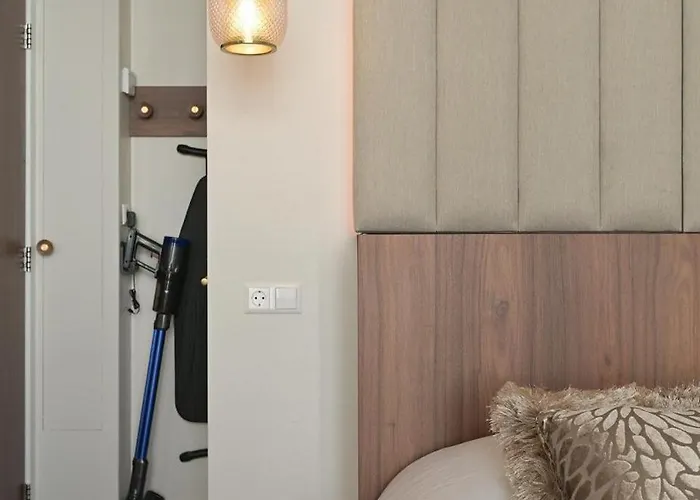 Novallure Downtown - Short Hotel