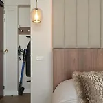 Novallure Downtown - Short Hotell