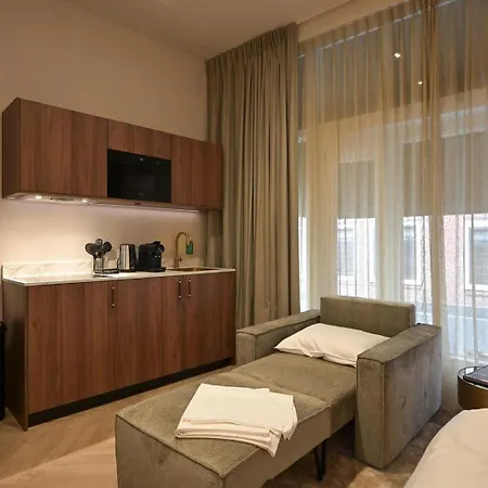 Novallure Downtown - Short 3* האג