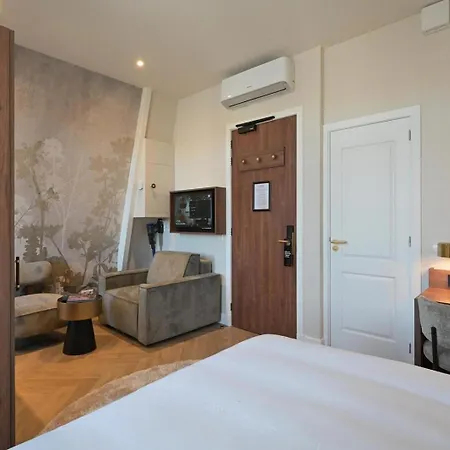 Novallure Downtown - Short 3*