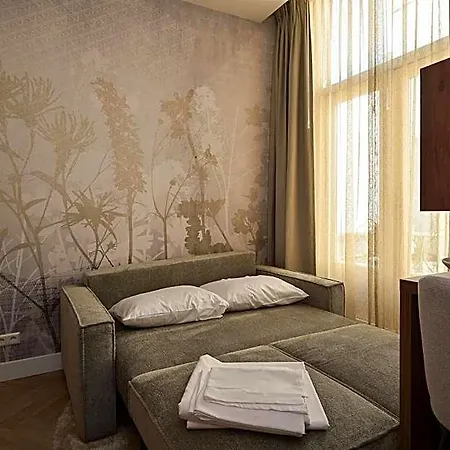 Novallure Downtown - Short 3* The Hague