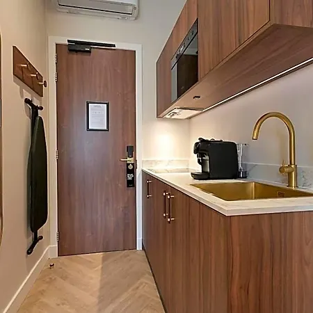 Novallure Downtown - Short 3*