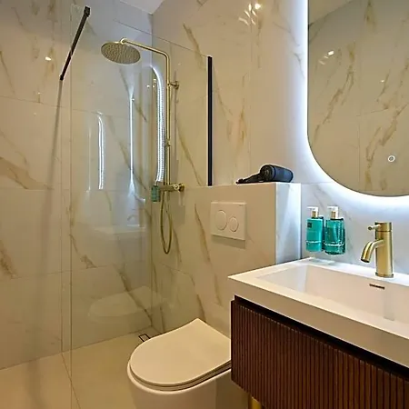Novallure Downtown - Short 3*