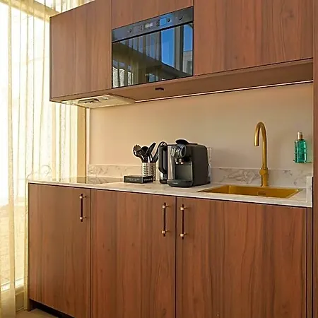 Novallure Downtown - Short 3*