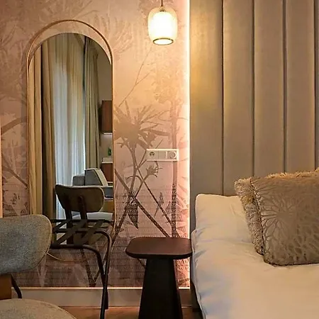 Novallure Downtown - Short 3* The Hague