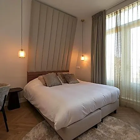 Novallure Downtown - Short 3*