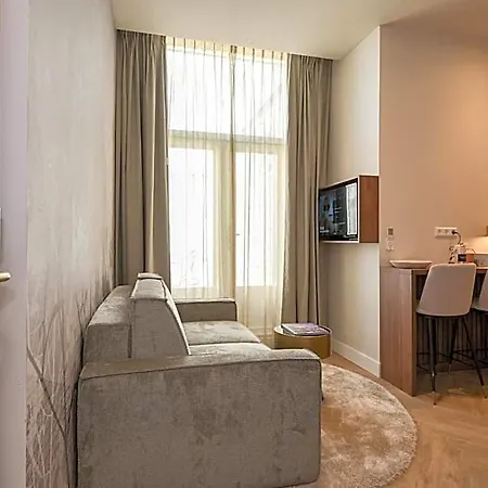 Novallure Downtown - Short 3* The Hague