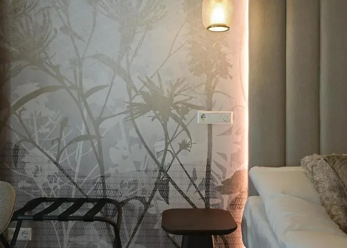 Novallure Downtown - Short