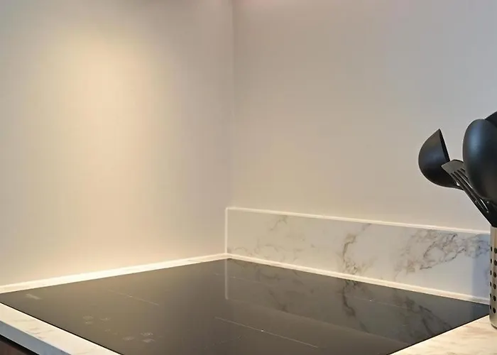 Novallure Downtown - Short 3*