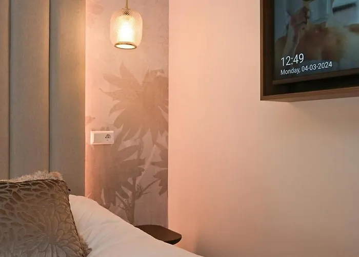 Novallure Downtown - Short The Hague